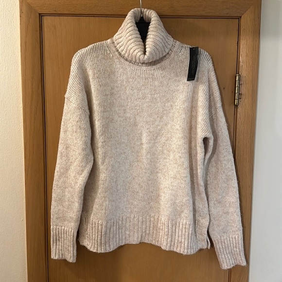 Banana Republic Factory Women’s Oversized Turtleneck Sweater New Tan Medium - Picture 2 of 14